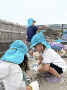 海岸清掃・ごみゼロ運動を行いました