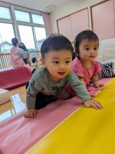 １０月のお誕生会がありました（０、１、２歳児）