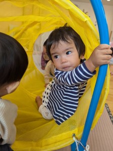 １０月のお誕生会がありました（０、１、２歳児）