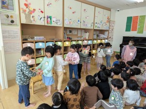 １１月のお誕生会がありました（３、４、５歳児）