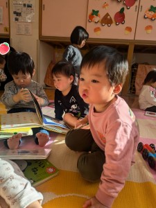 １２月のお誕生会がありました（０、１、２歳児）