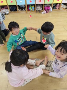 １２月のお誕生会がありました（３、４、５歳児）