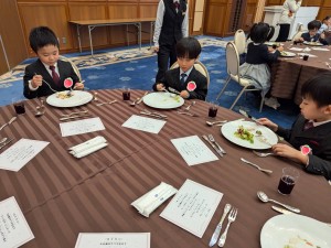 お食事会がありました（５歳児さくら組）