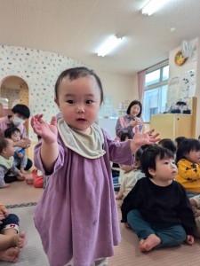 ２月のお誕生会がありました（０、１、２歳児）