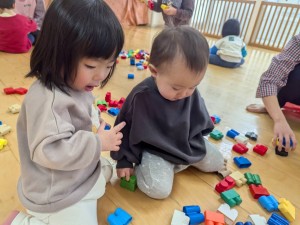 ２月のお誕生会がありました（０、１、２歳児）