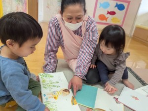 ２月のお誕生会がありました（０、１、２歳児）