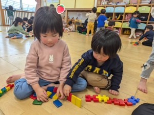 ２月のお誕生会がありました（０、１、２歳児）