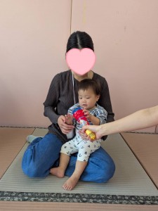 ５月のお誕生会がありました（０．１．２歳児クラス）