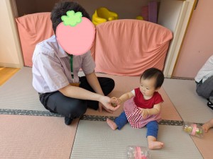 ５月のお誕生会がありました（０．１．２歳児クラス）