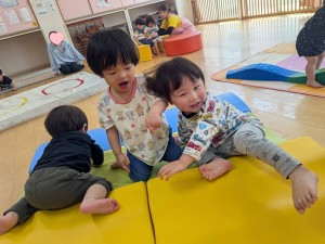５月のお誕生会がありました（０．１．２歳児クラス）
