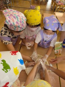 笹巻き作りを行いました（５歳児さくら組）