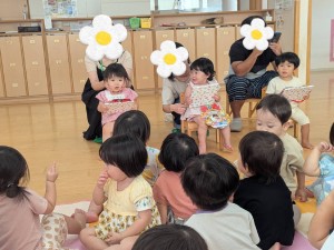 ８月のお誕生会がありました（０・１・２歳児）