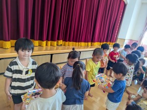 ８月のお誕生会がありました（０・１・２歳児）