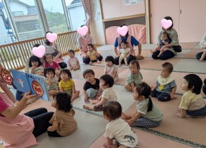 １０月のお誕生会がありました（０・１・２歳児）