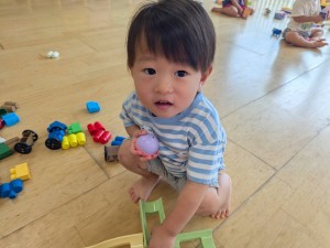１０月のお誕生会がありました（０・１・２歳児）