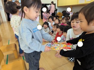 １２月のお誕生会がありました（０・１・２・歳児）