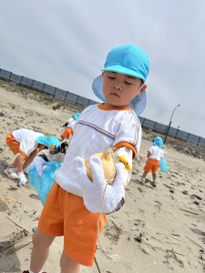 海岸清掃に行きました！（5歳児さくらぐみ）